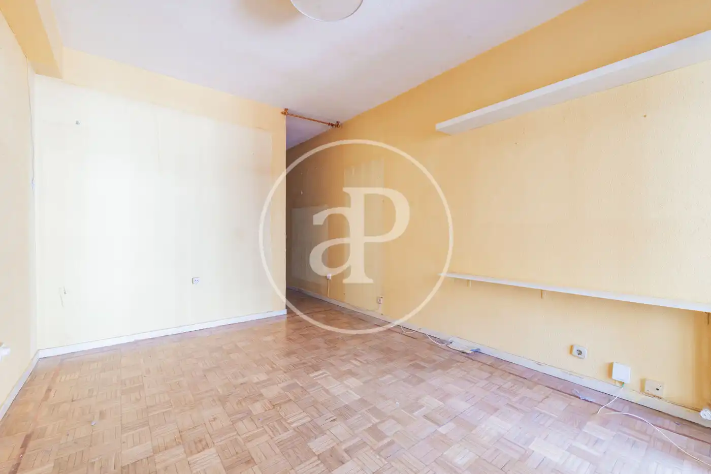 Piso en venta en Madrid con Calefacción, Terraza y Balcón