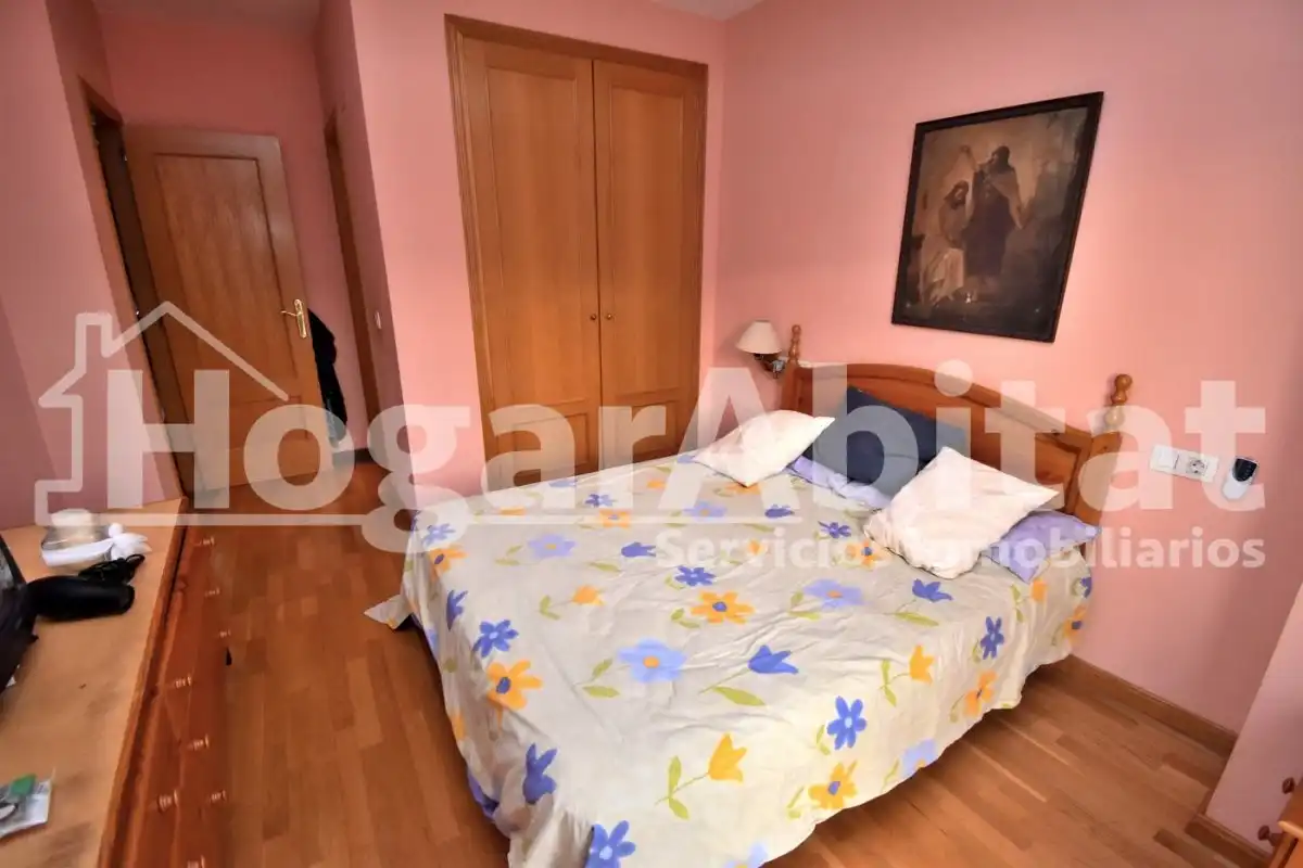 Habitación de Casa adosada en venta en Burriana / Borriana con Jardín privado, Terraza y Piscina comunitaria