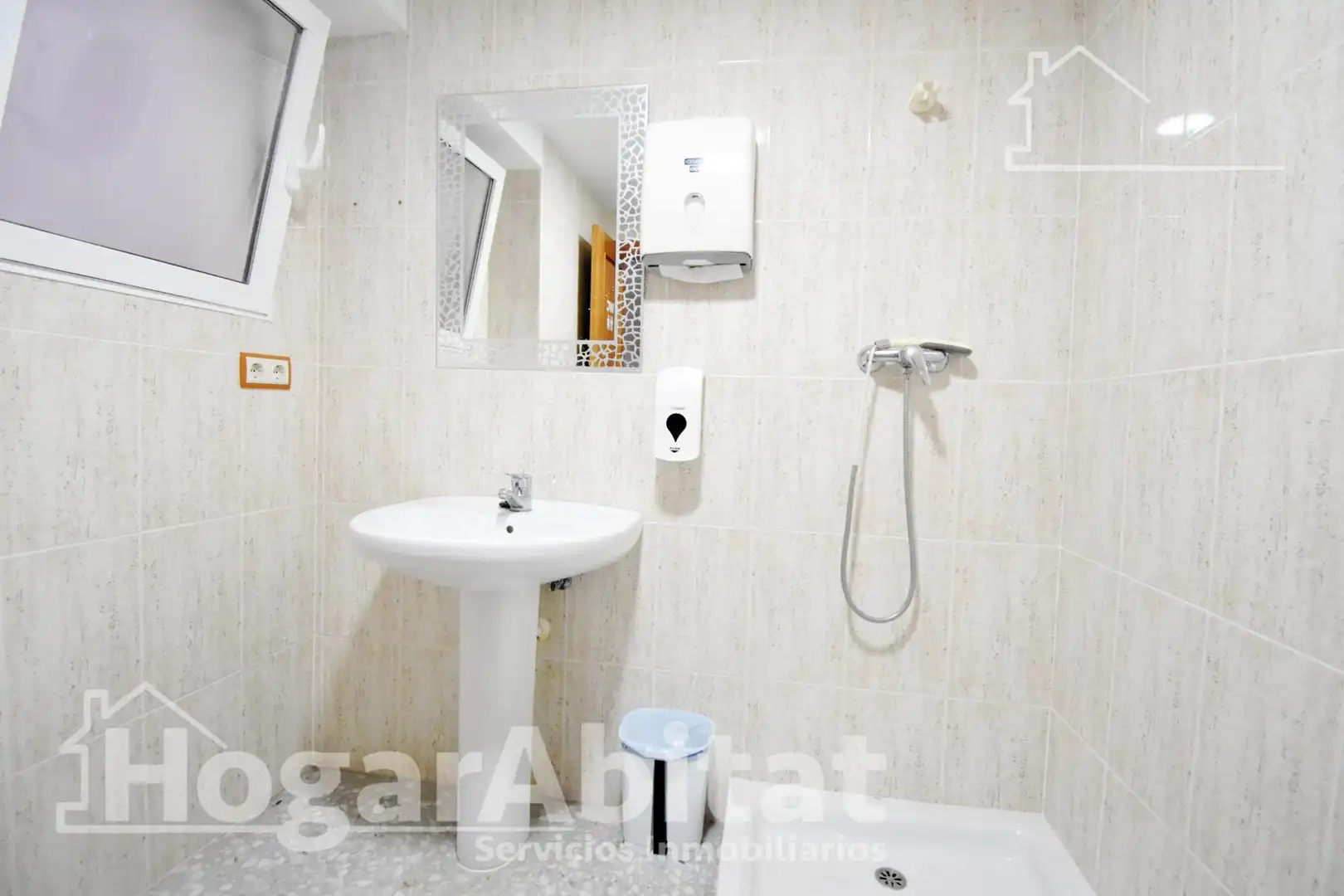 Baño de Piso en venta en Oliva con Aire acondicionado, Calefacción y Terraza