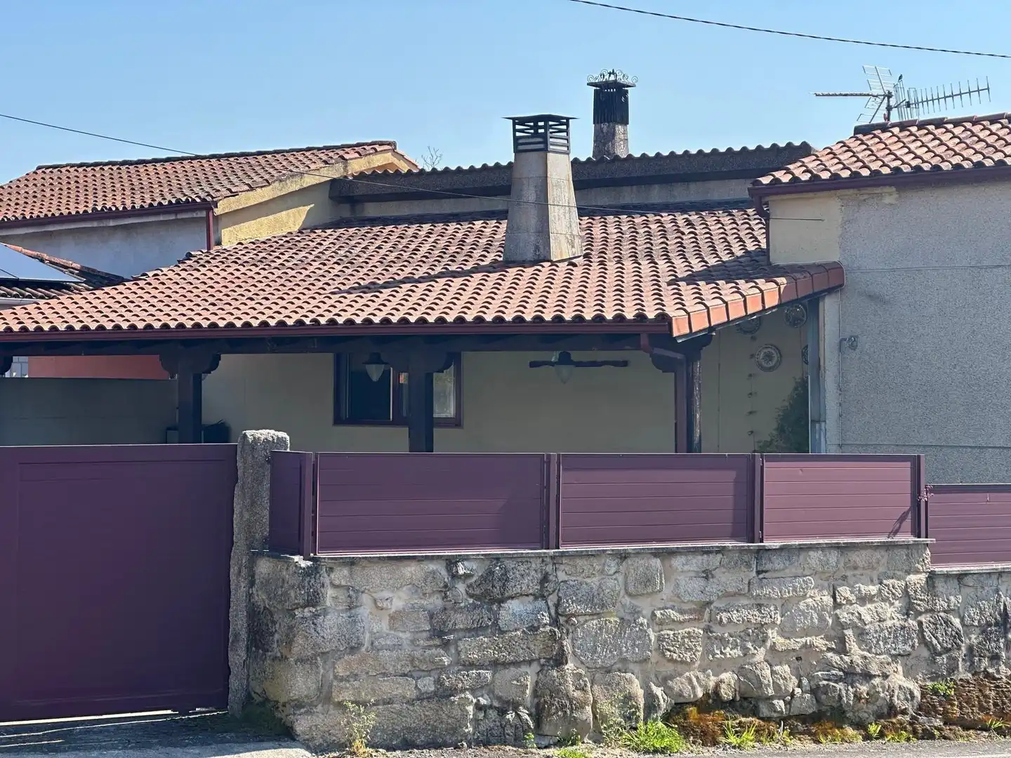 Vista exterior de Casa o xalet en venda en Allariz amb Calefacció, Jardí privat i Moblat