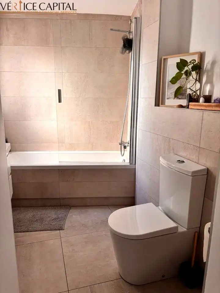 Baño de Piso de alquiler en Málaga con Aire acondicionado, Calefacción y Terraza