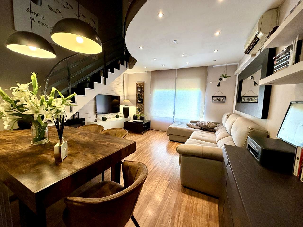 Living room of Duplex for sale in  Barcelona Capital