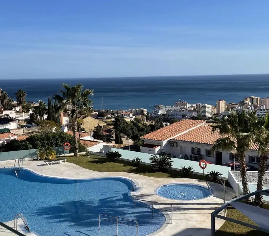 Vista exterior de Pis en venda en Fuengirola amb Aire condicionat, Terrassa i Traster