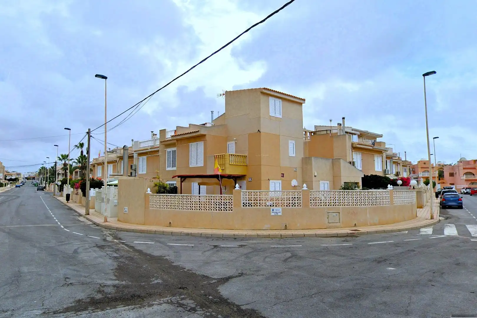 Vista exterior de Casa adosada en venta en Torrevieja con Jardín privado, Terraza y Trastero