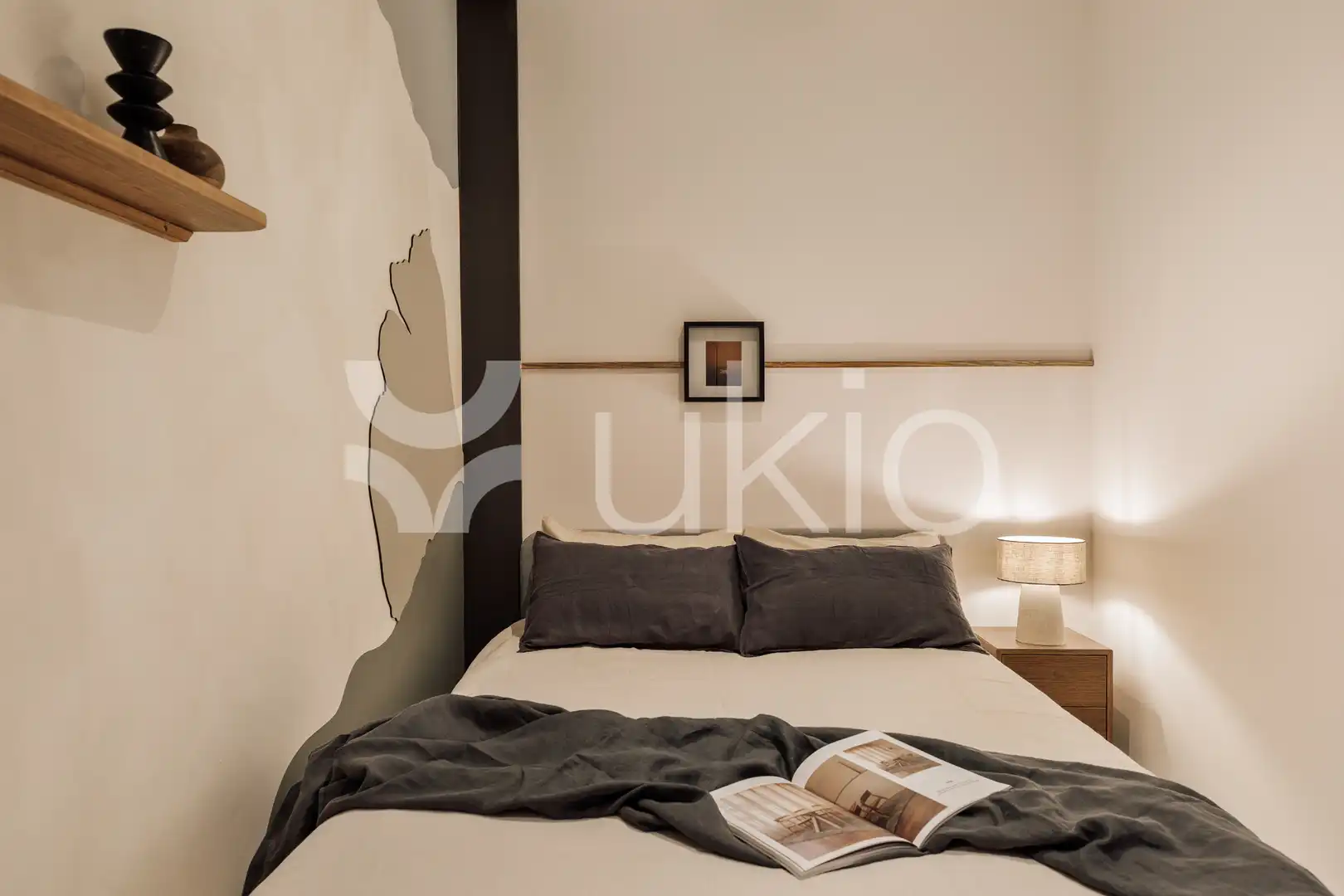 Dormitori de Apartament de lloguer en Barcelona amb Aire condicionat, Calefacció i Moblat