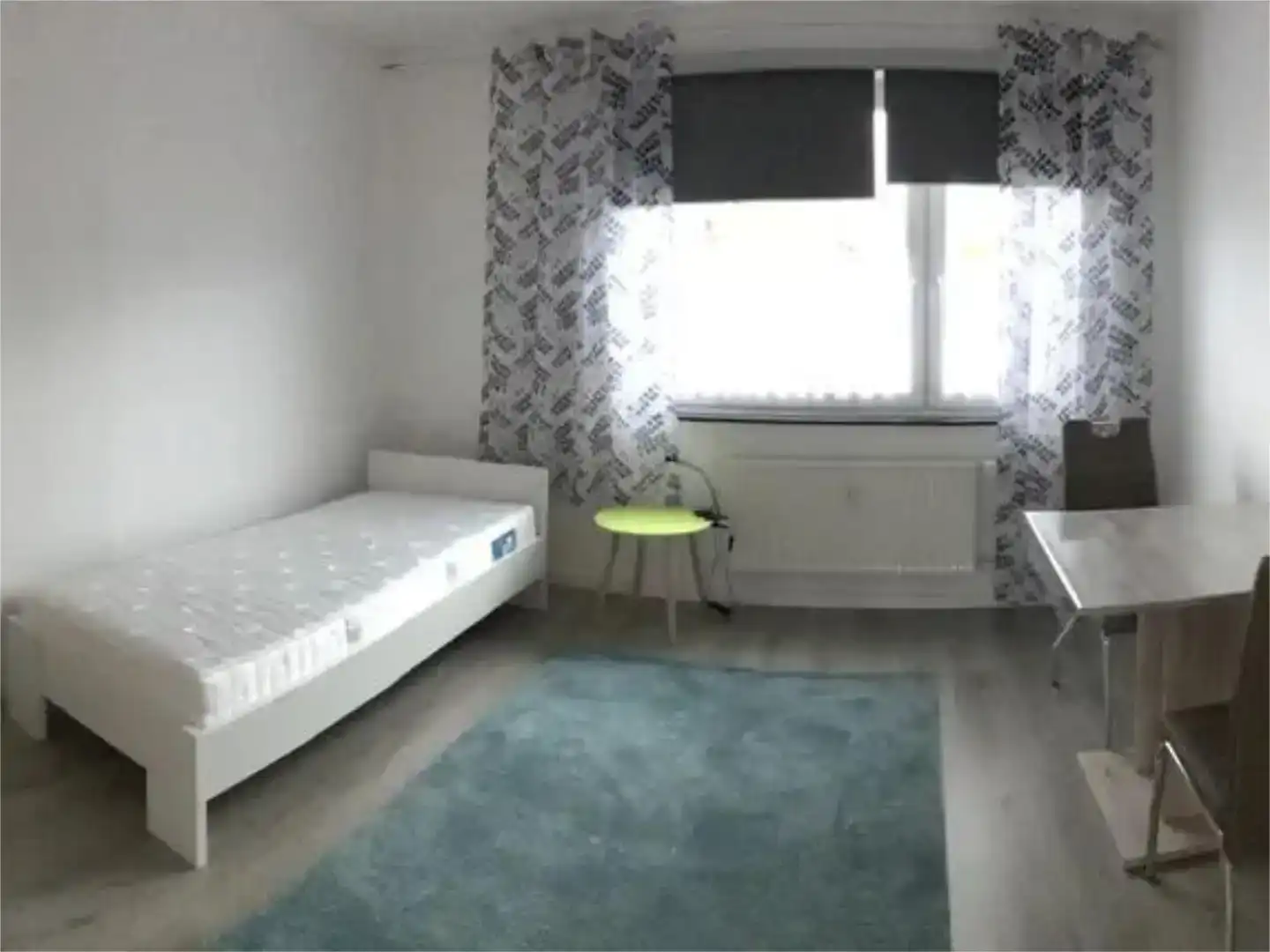 Dormitori de Apartament de lloguer en Madrid amb Aire condicionat i Moblat