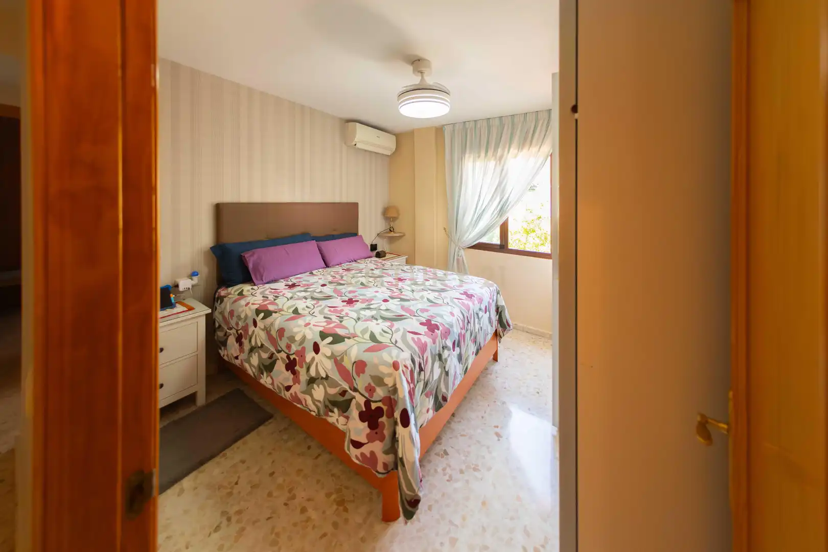 Schlafzimmer von Wohnung zum Verkauf in Alameda mit Klimaanlage, Abstellraum und Mikrowelle