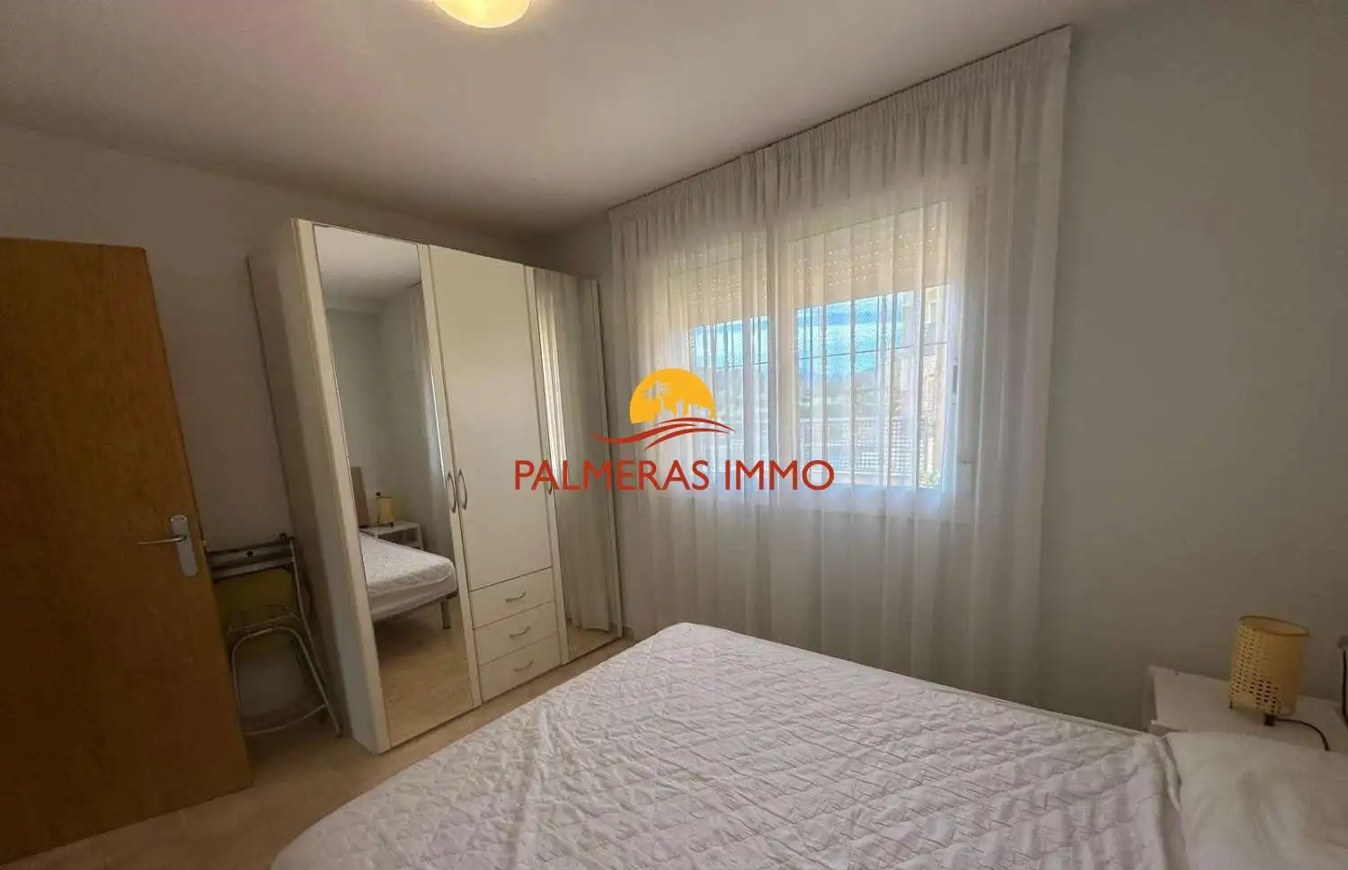 Dormitori de Apartament en venda en Mont-roig del Camp amb Piscina i Moblat