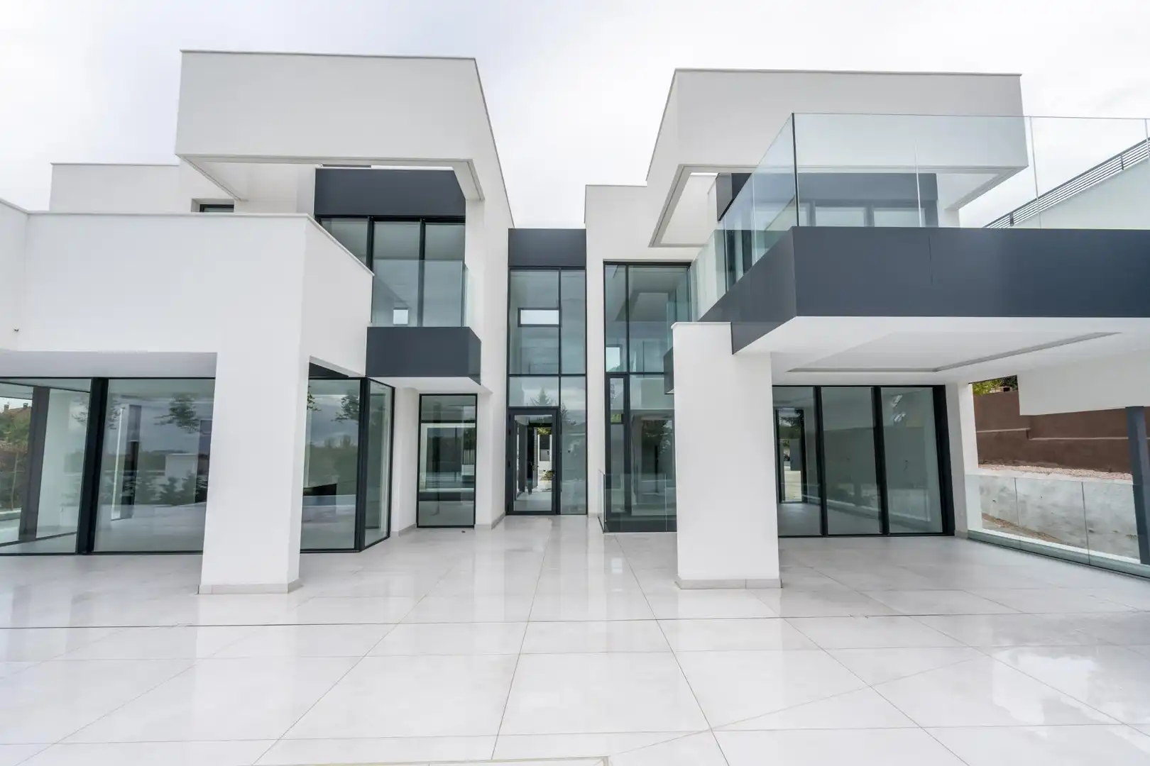 Vista exterior de Casa o xalet en venda en Las Rozas de Madrid amb Calefacció, Jardí privat i Terrassa
