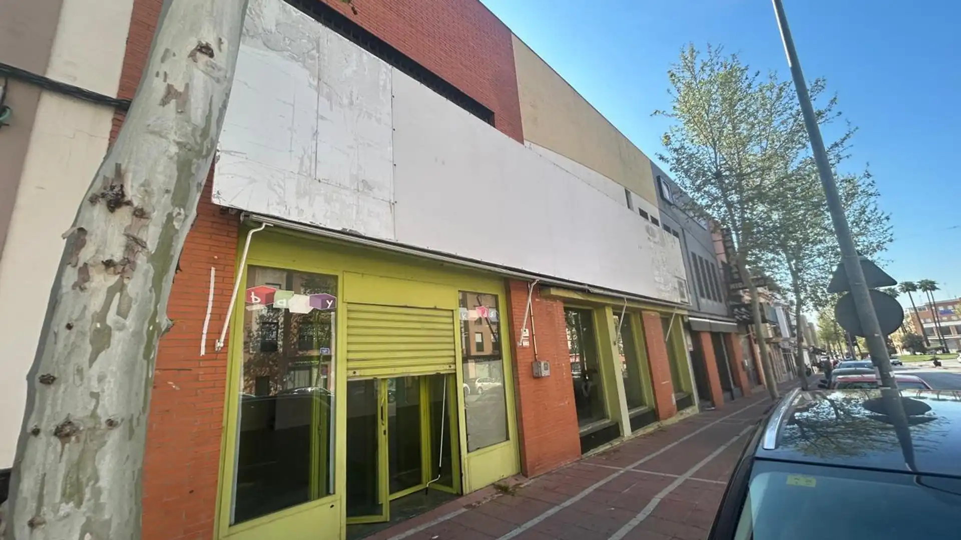 Exterior view of Premises for rent in Dos Hermanas