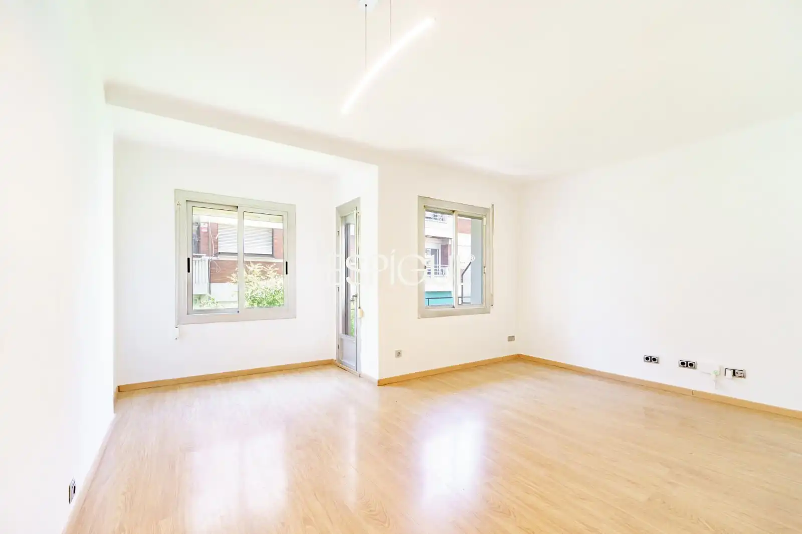 Living room of Flat for sale in Barcelona  with Parquet flooring, Terrace and Oven