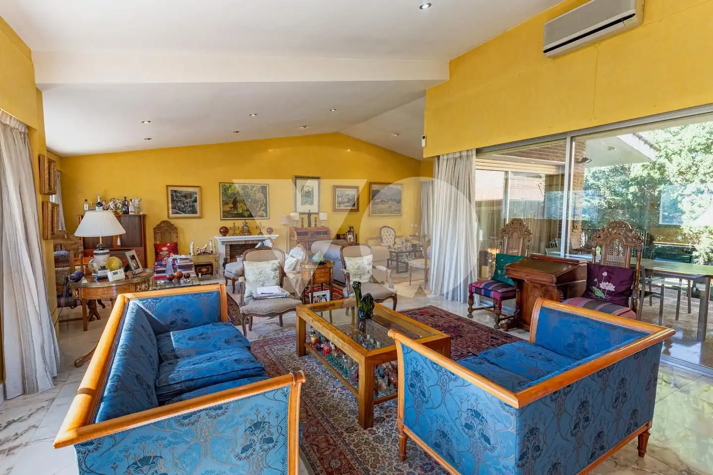 Sala d'estar de Casa o xalet en venda en Majadahonda amb Aire condicionat, Calefacció i Jardí privat