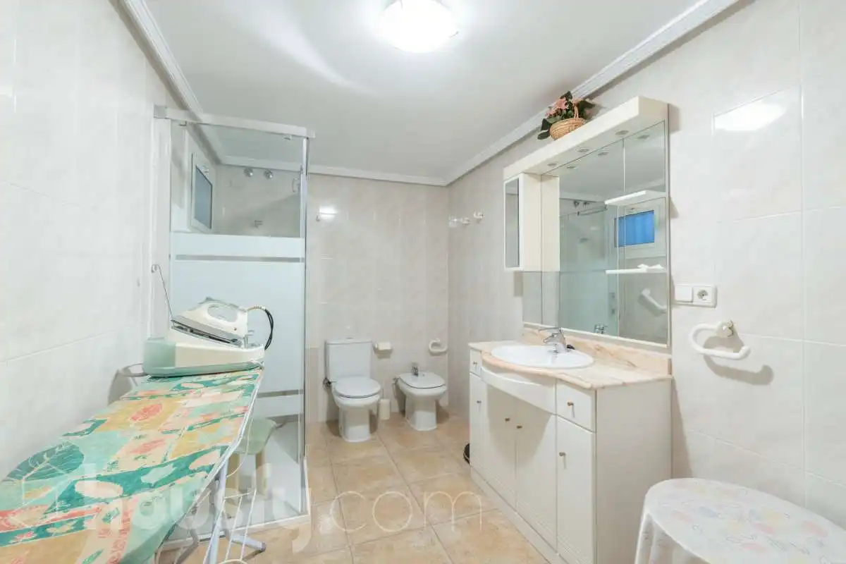 Baño de Planta baja en venta en Vilanova i la Geltrú con Aire acondicionado, Calefacción y Terraza