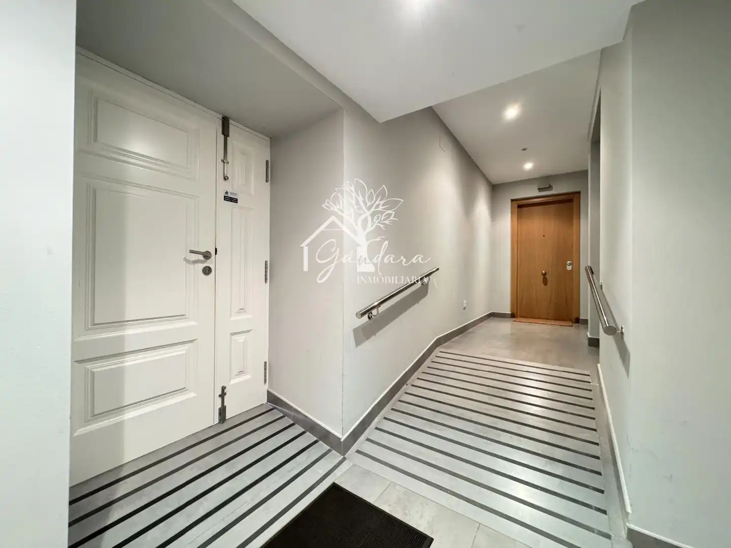 Wohnung zum Verkauf in Ares mit Heizung, Terrasse und Ofen