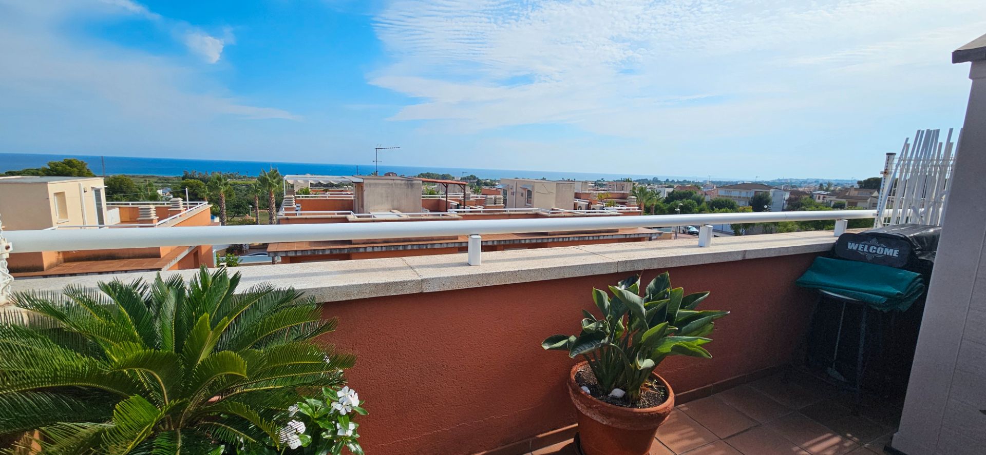 Vista exterior de Casa adosada en venda en Creixell amb Aire condicionat, Calefacció i Terrassa