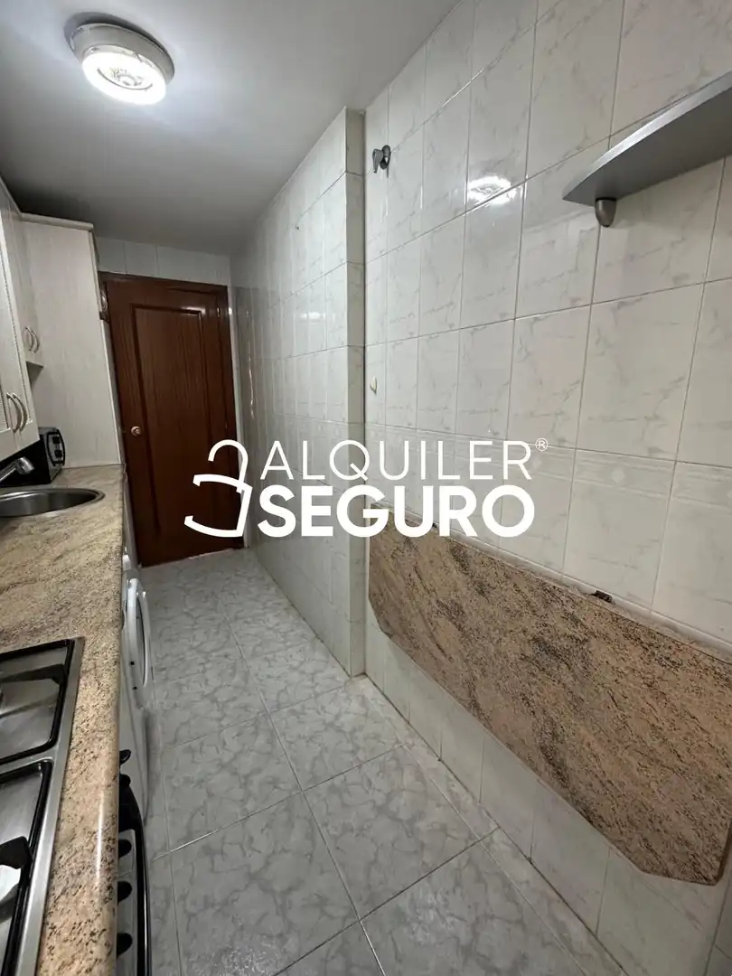 Badezimmer von Wohnung zur Miete in Fuenlabrada mit Heizung