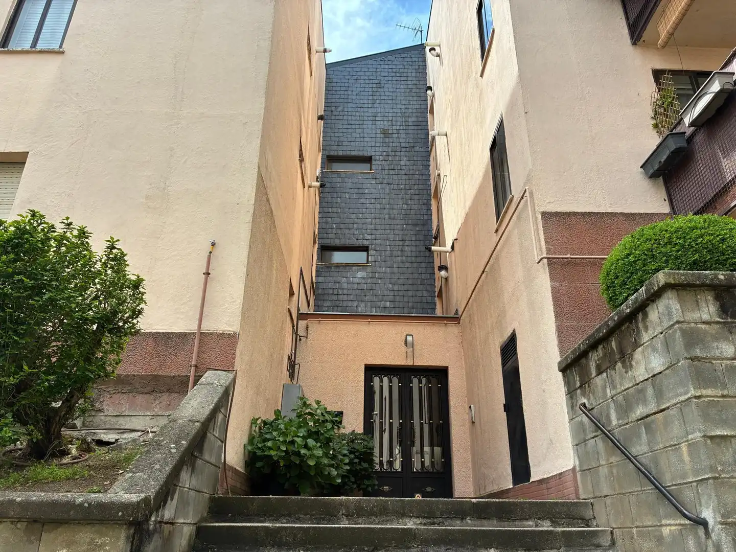 Exterior view of Flat for sale in San Lorenzo de El Escorial  with Heating, Terrace and Balcony