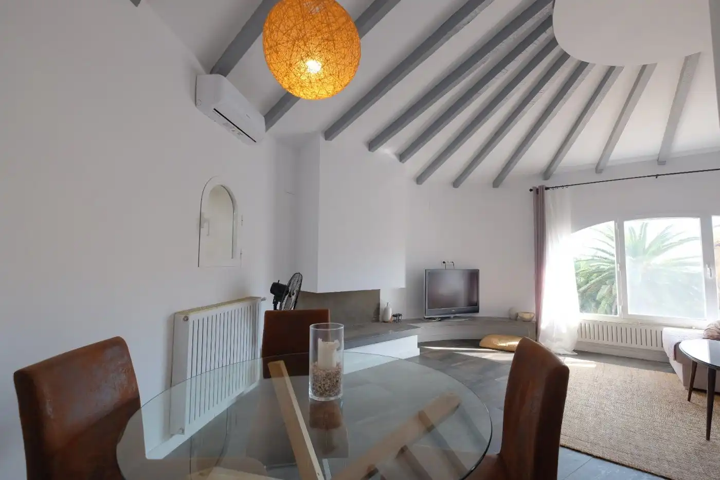 Sala d'estar de Casa o xalet en venda en Calpe / Calp amb Aire condicionat, Calefacció i Jardí privat