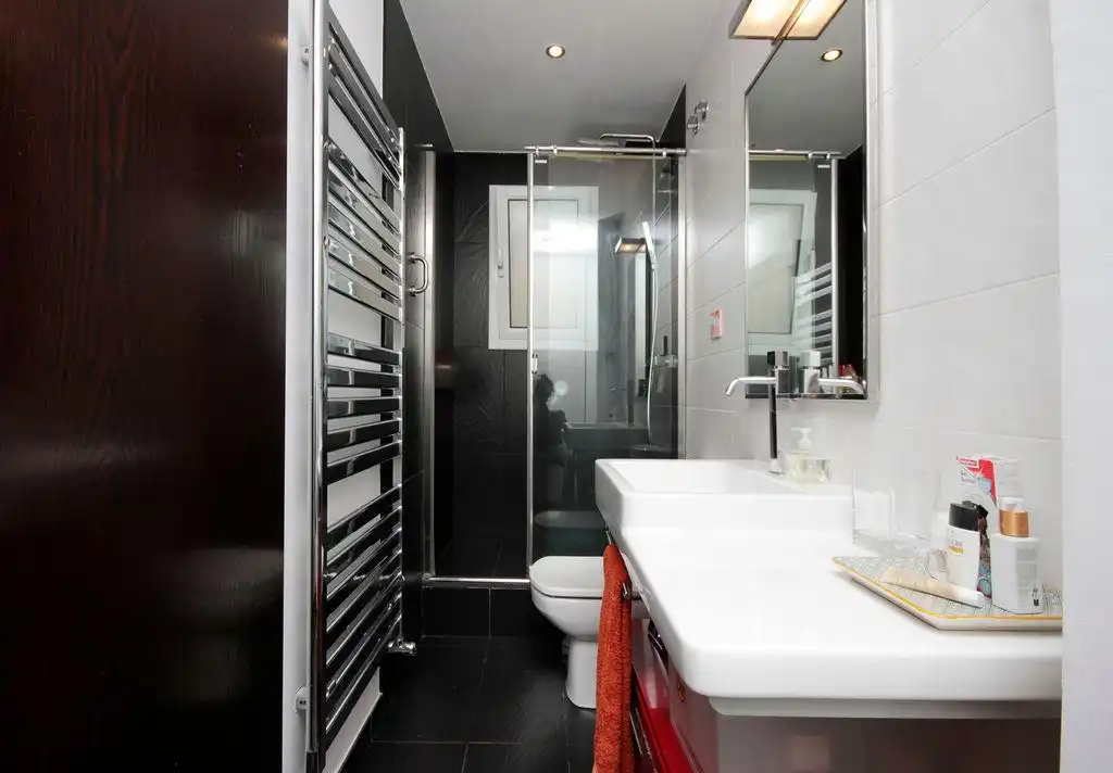 Baño de Ático en venta en Barcelona con Aire acondicionado, Calefacción y Parquet