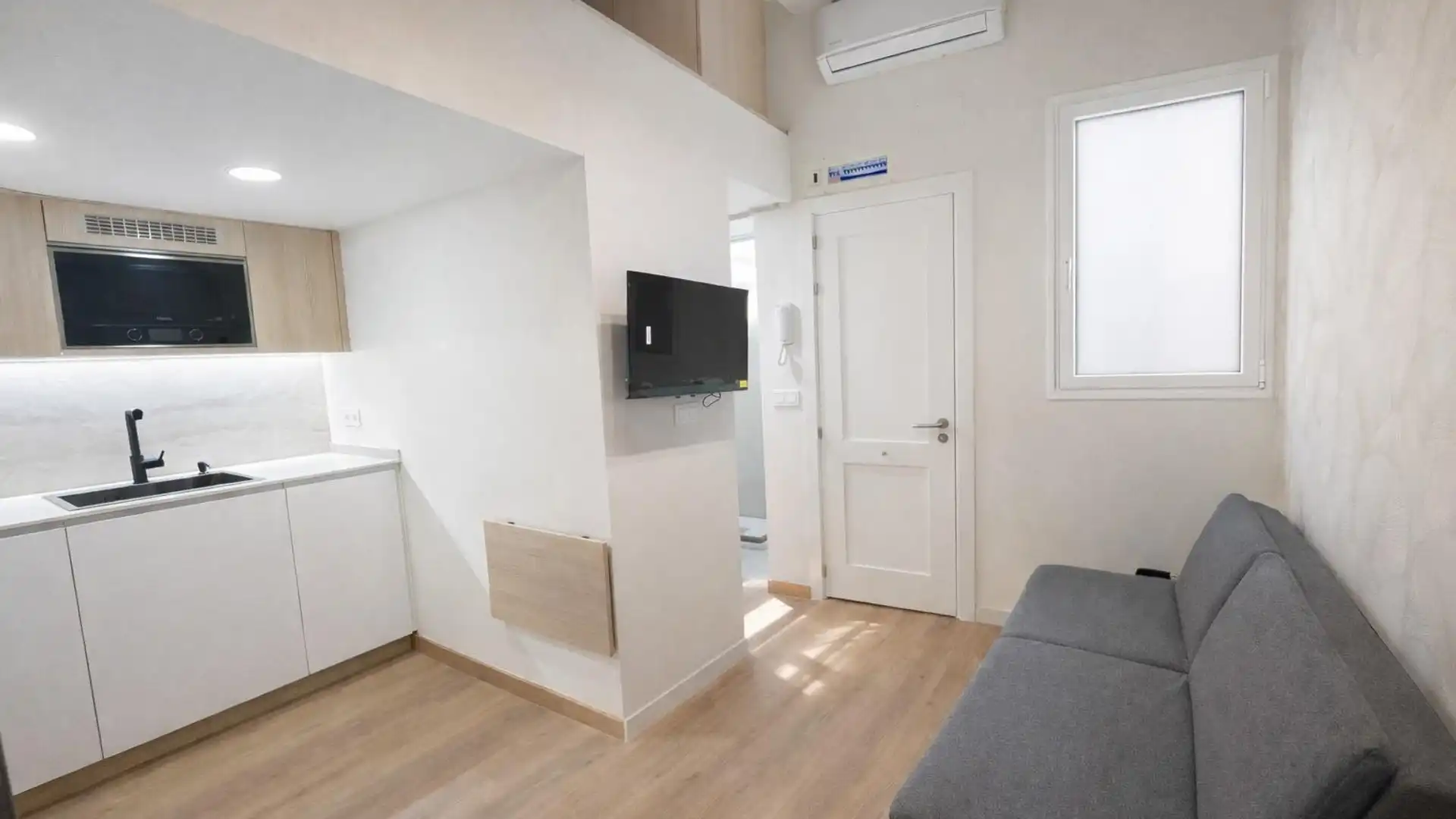 Living room of Study for sale in  Madrid Capital  with Air Conditioner and Furnished