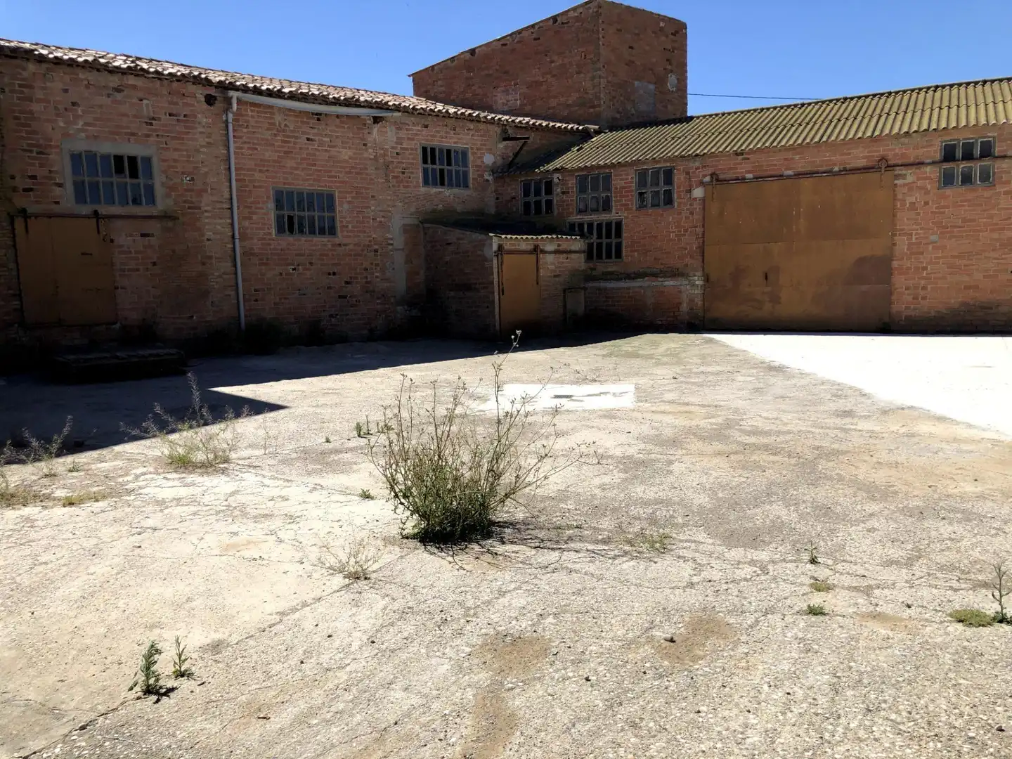 Nave industrial de alquiler en Bellvís