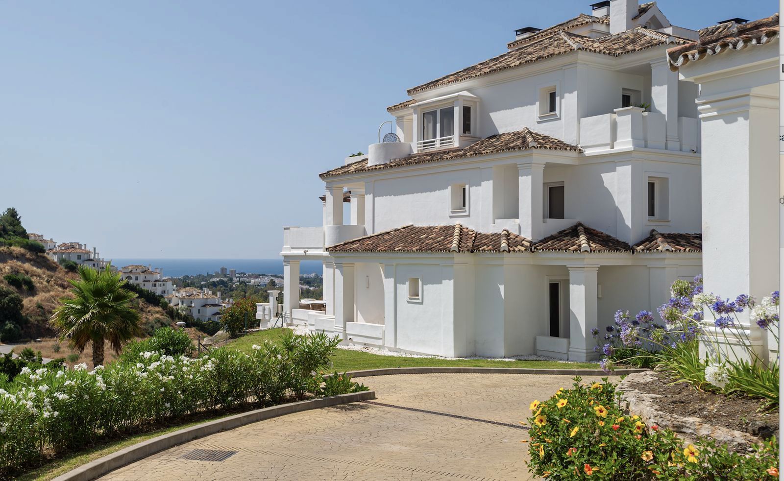 Exterior view of Apartment for sale in Marbella  with Terrace, Furnished and Community pool