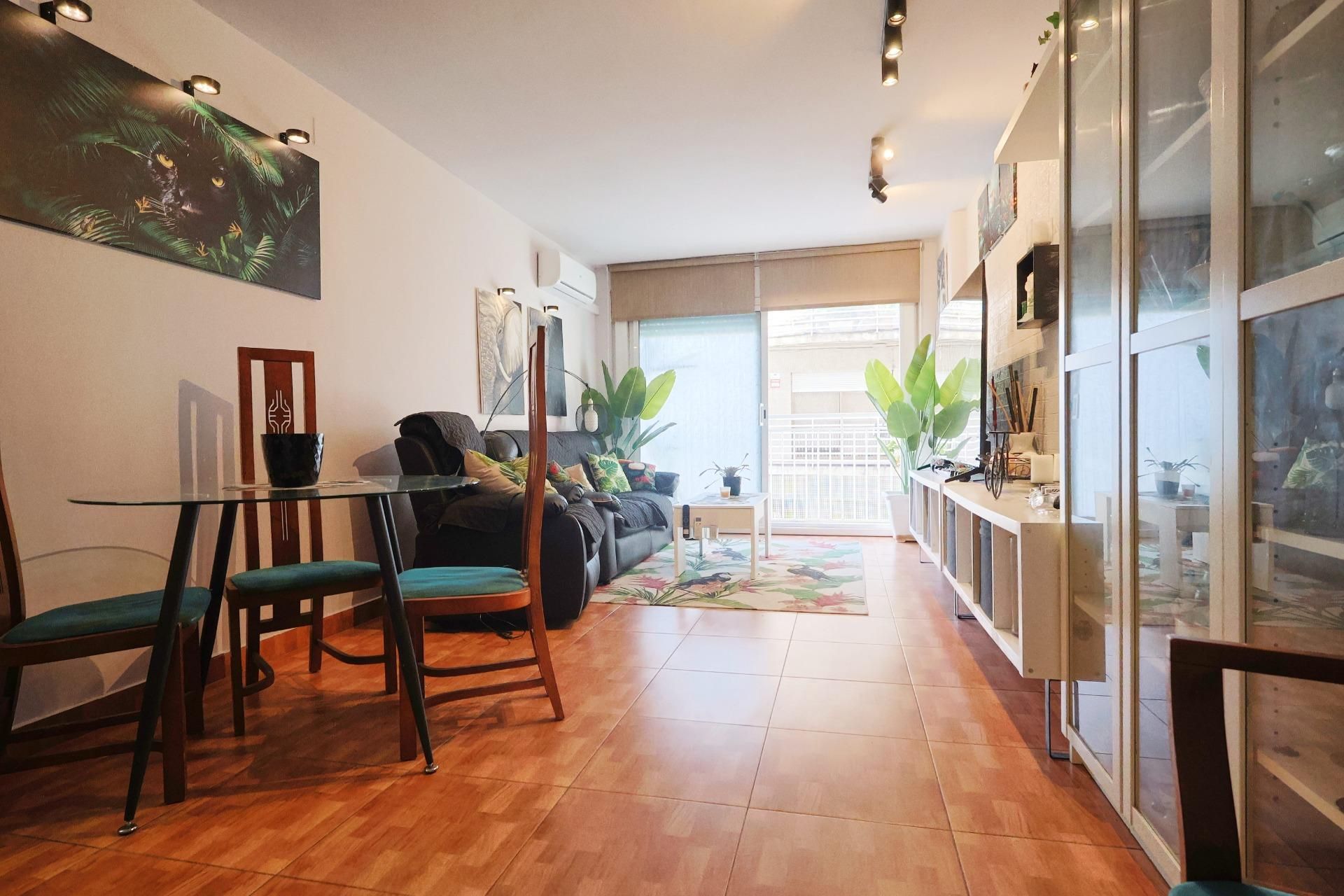 Außenansicht von Wohnung zum Verkauf in Vilanova i la Geltrú mit Klimaanlage, Balkon und Gemeinschaftspool