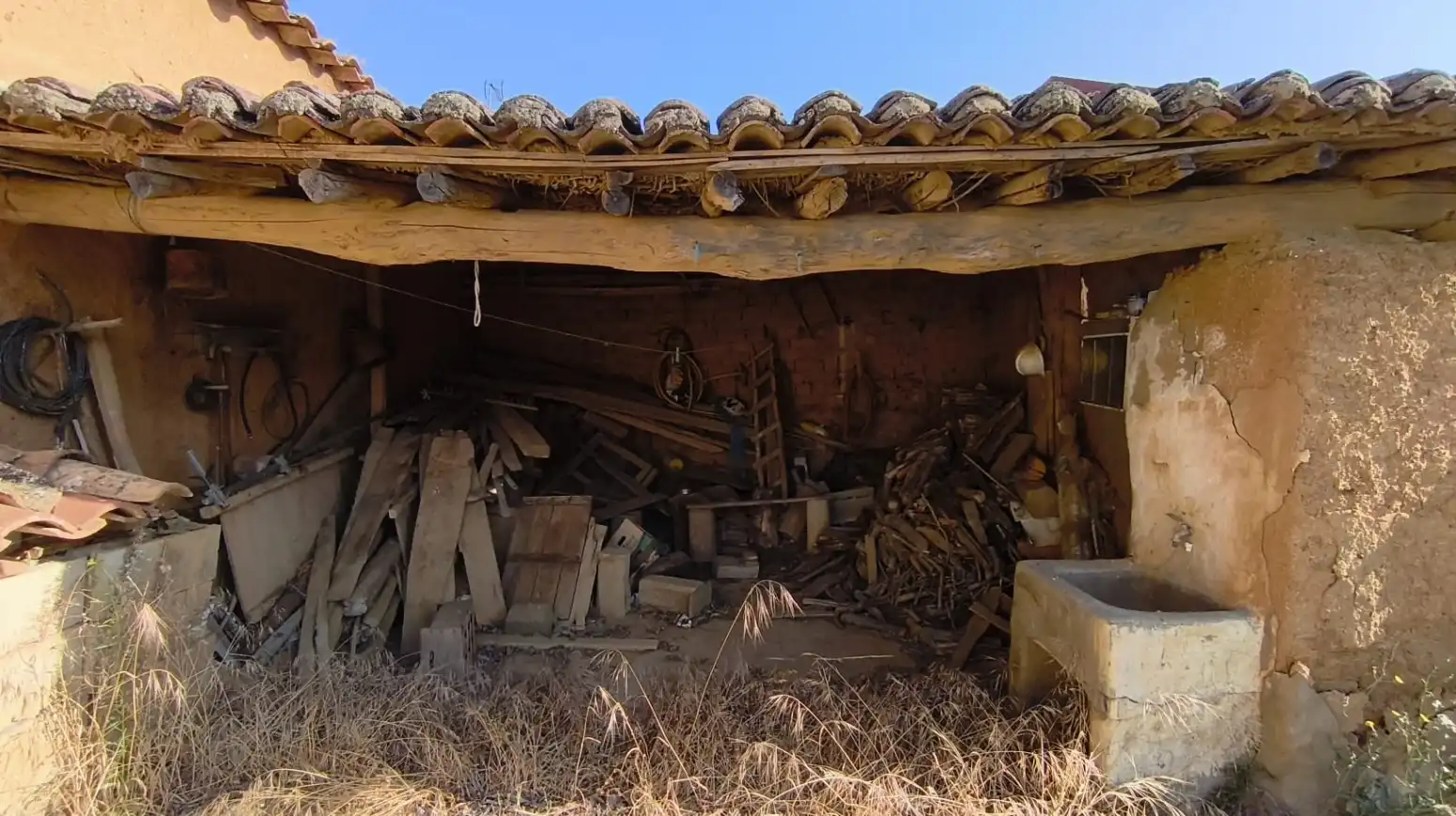 Vista exterior de Casa o xalet en venda en Santa María del Monte de Cea amb Calefacció, Jardí privat i Moblat