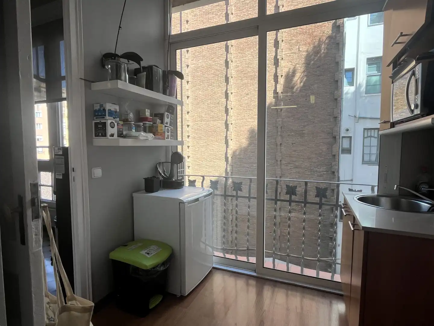 Cocina de Oficina de alquiler en Barcelona con Aire acondicionado, Calefacción y Amueblado