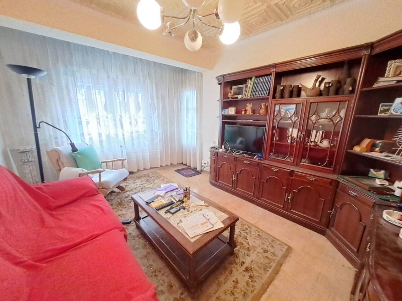 Sala d'estar de Pis en venda en Burgos Capital amb Calefacció, Parquet i Terrassa