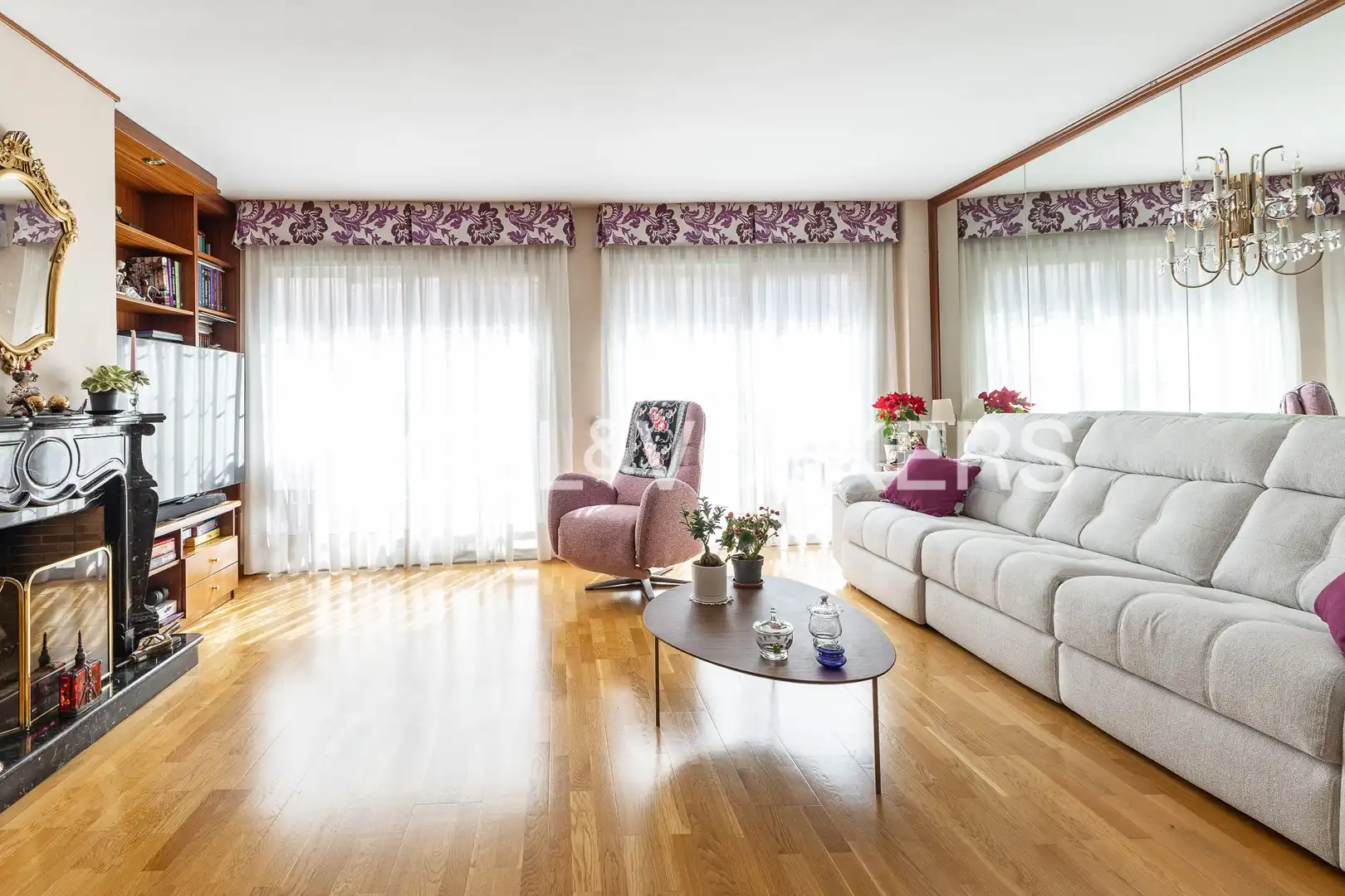Sala d'estar de Casa o xalet en venda en Barcelona amb Aire condicionat, Calefacció i Parquet