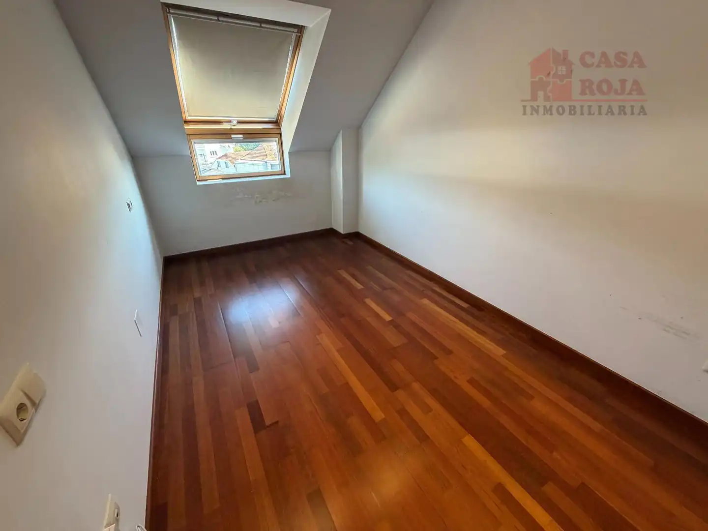 Schlafzimmer von Dachboden zum Verkauf in Cangas  mit Heizung, Terrasse und Abstellraum