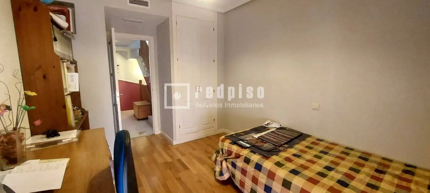Bedroom of Houses for sale in Talavera de la Reina  with Air Conditioner, Heating and Private garden