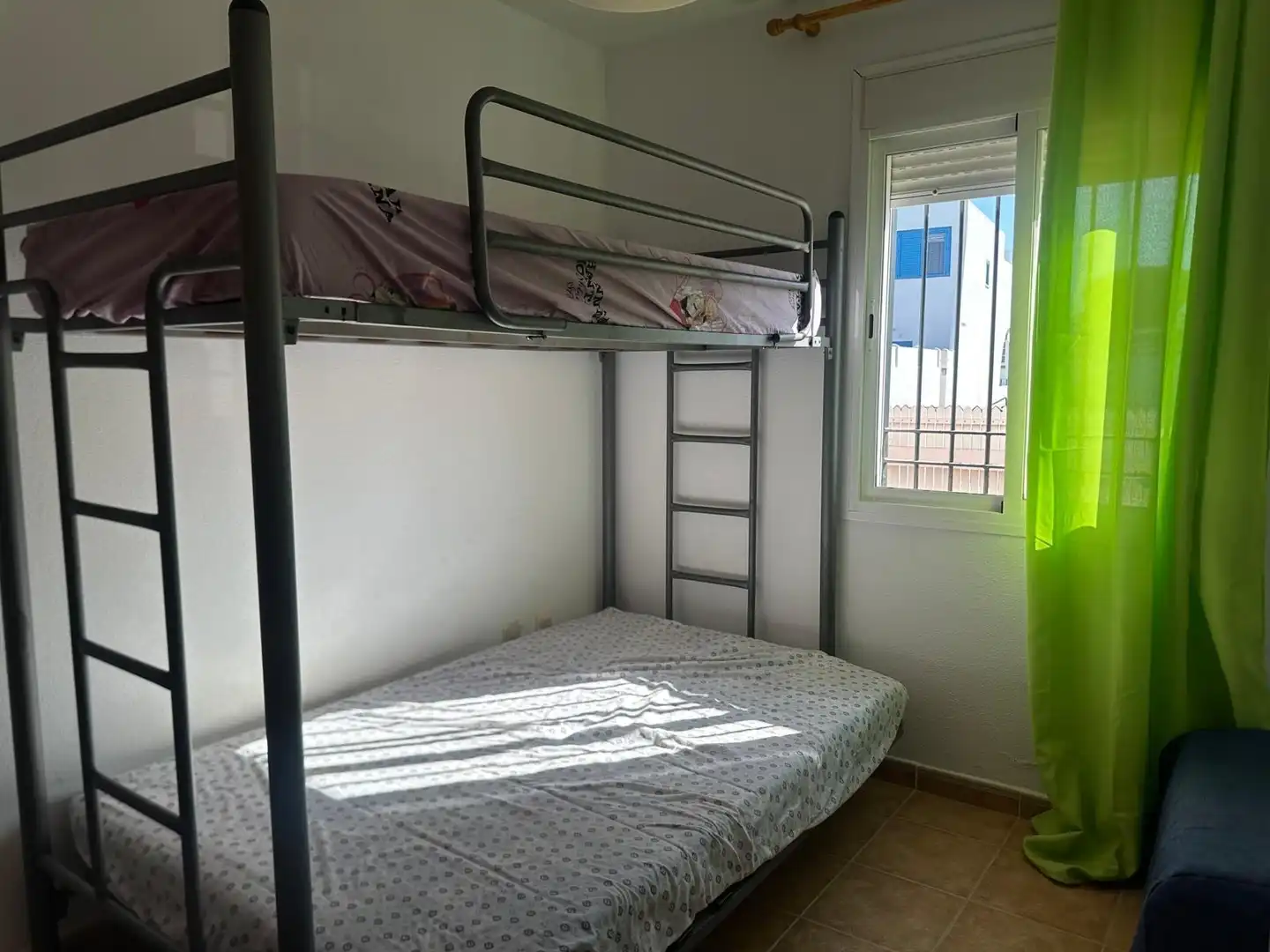 Habitación de Apartamento en venta en Chiclana de la Frontera con Terraza, Amueblado y Piscina comunitaria