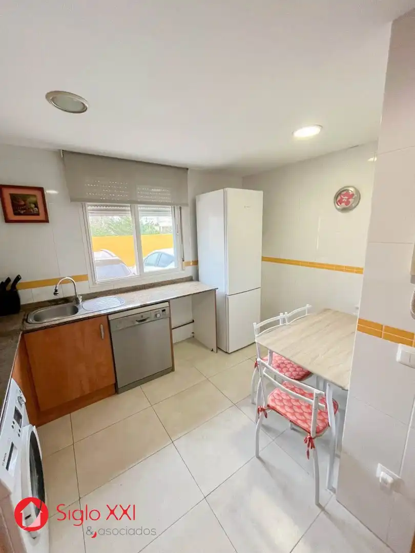 Küche von Einfamilien-Reihenhaus zum Verkauf in Almazora / Almassora mit Klimaanlage, Heizung und Terrasse
