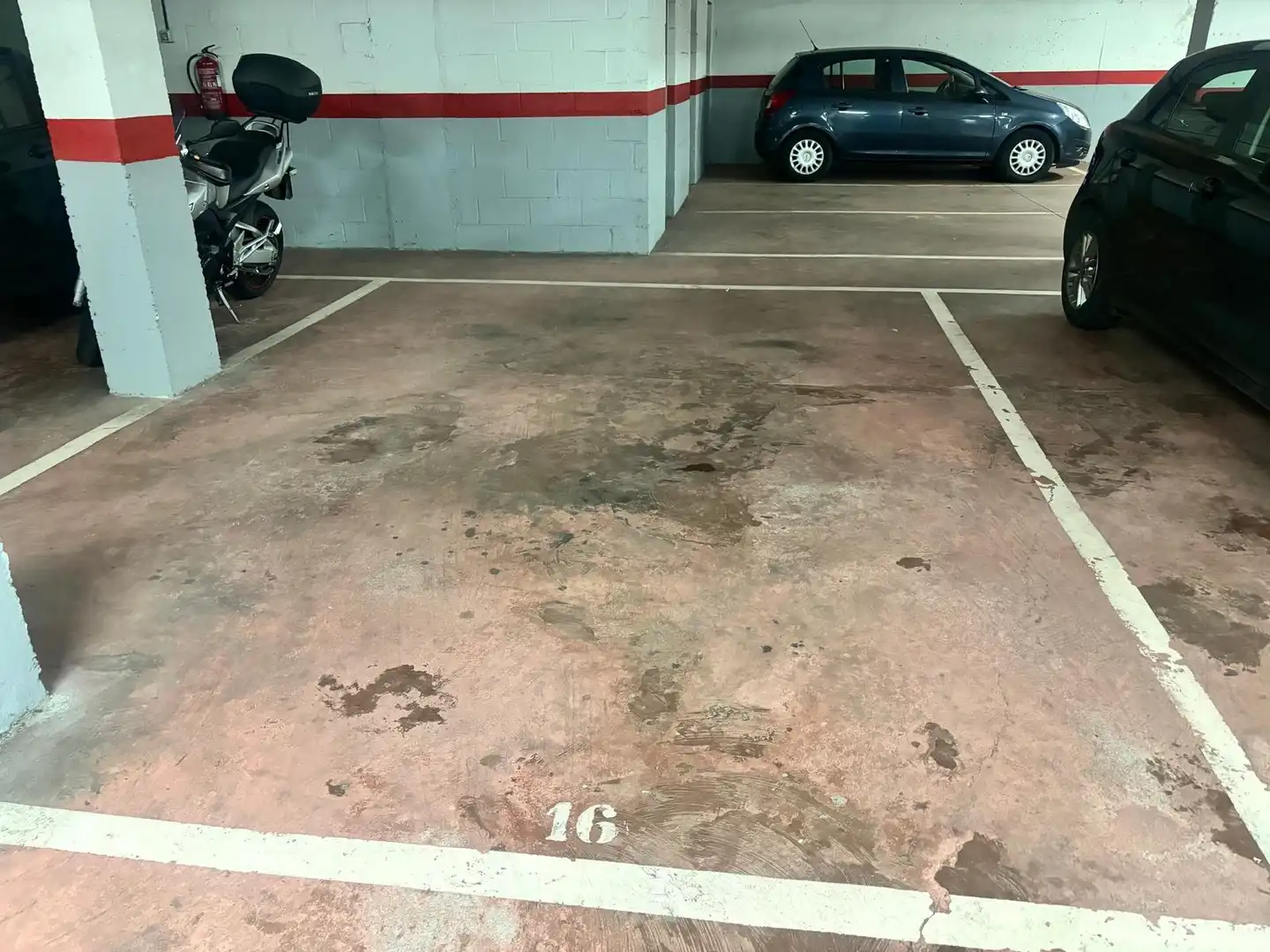 Parking de Piso en venta en Oviedo  con Calefacción, Parquet y Trastero