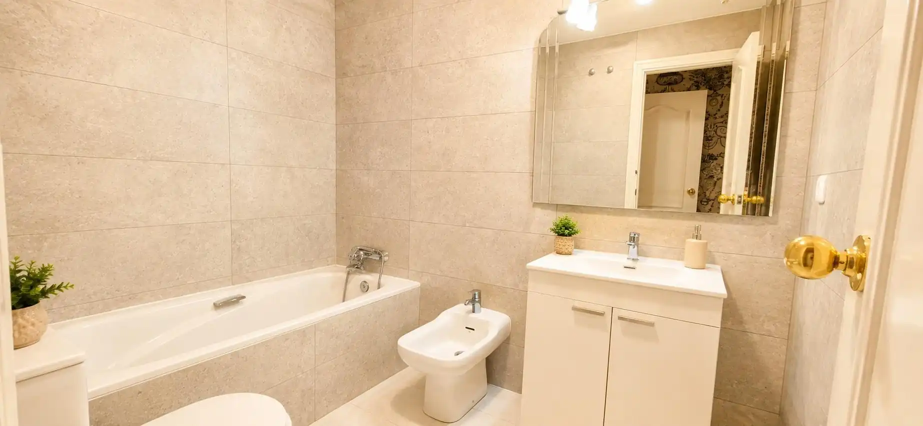 Baño de Piso de alquiler en Málaga con Terraza y Amueblado