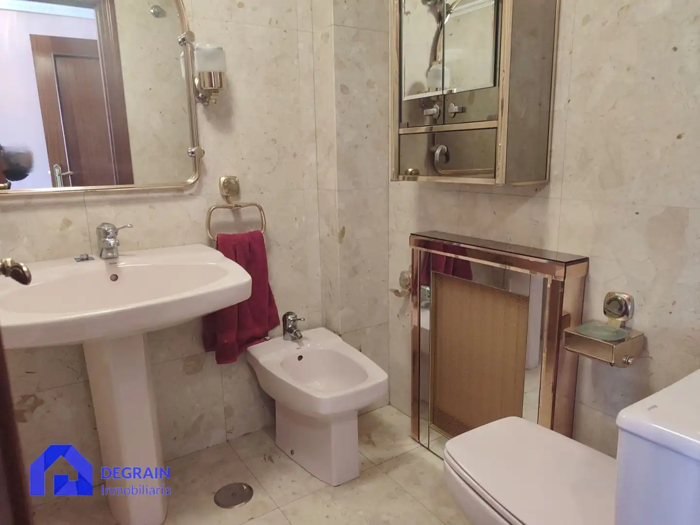 Baño de Piso de alquiler en Oviedo  con Terraza y Trastero