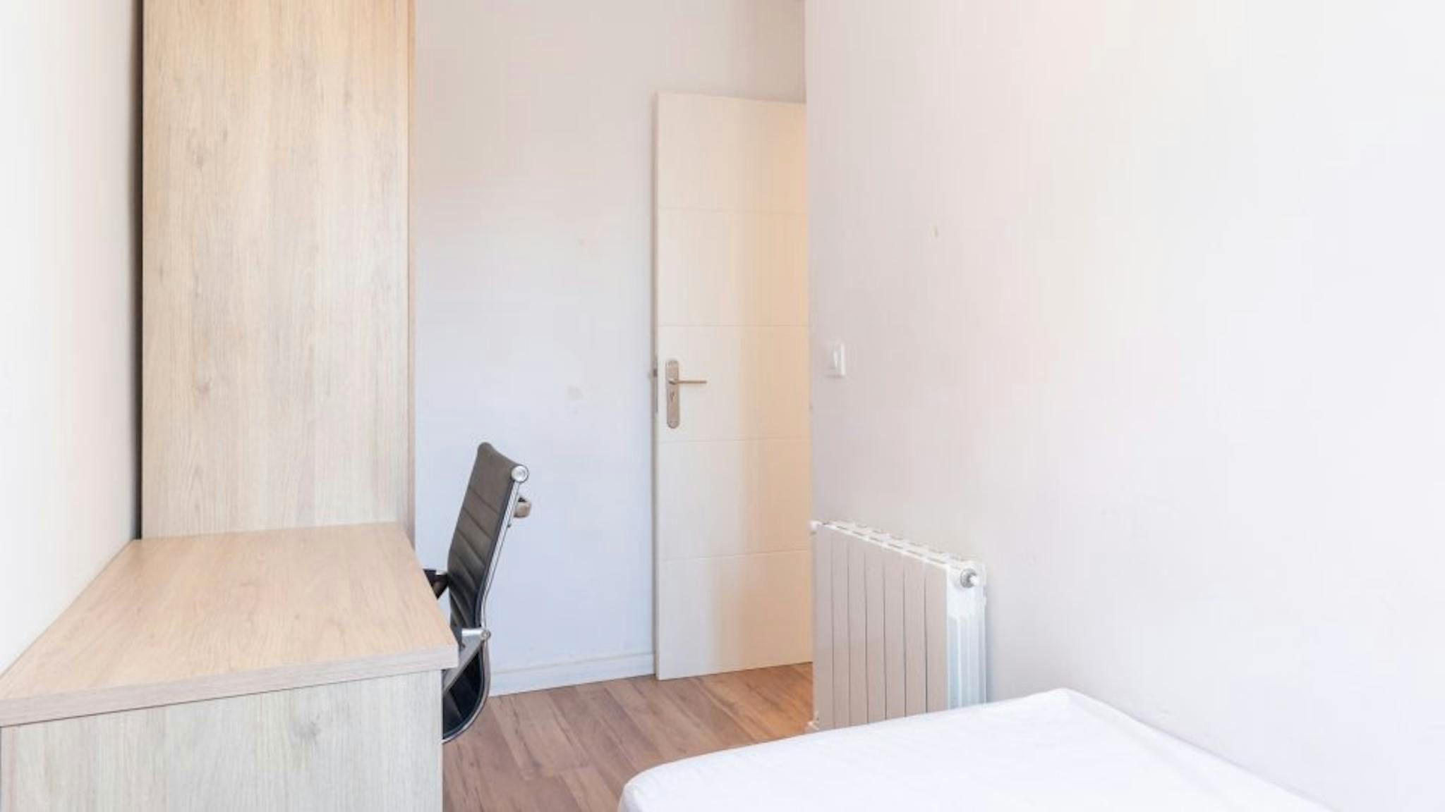 Bedroom of Flat for rent in  Madrid Capital  with Heating, Furnished and Washing machine