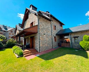 Vista exterior de Casa o xalet en venda en Benasque amb Terrassa i Balcó