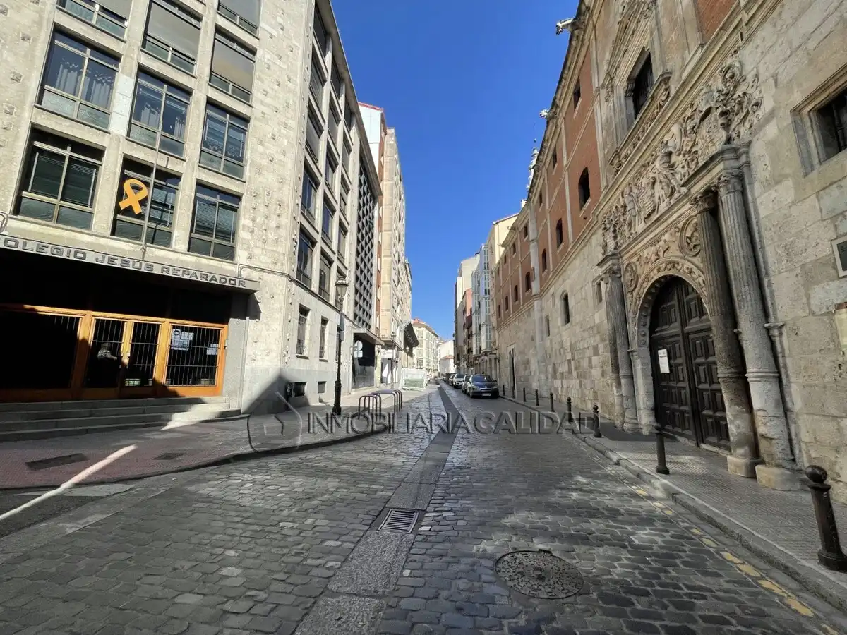 Vista exterior de Piso de alquiler en Burgos con Calefacción y Amueblado