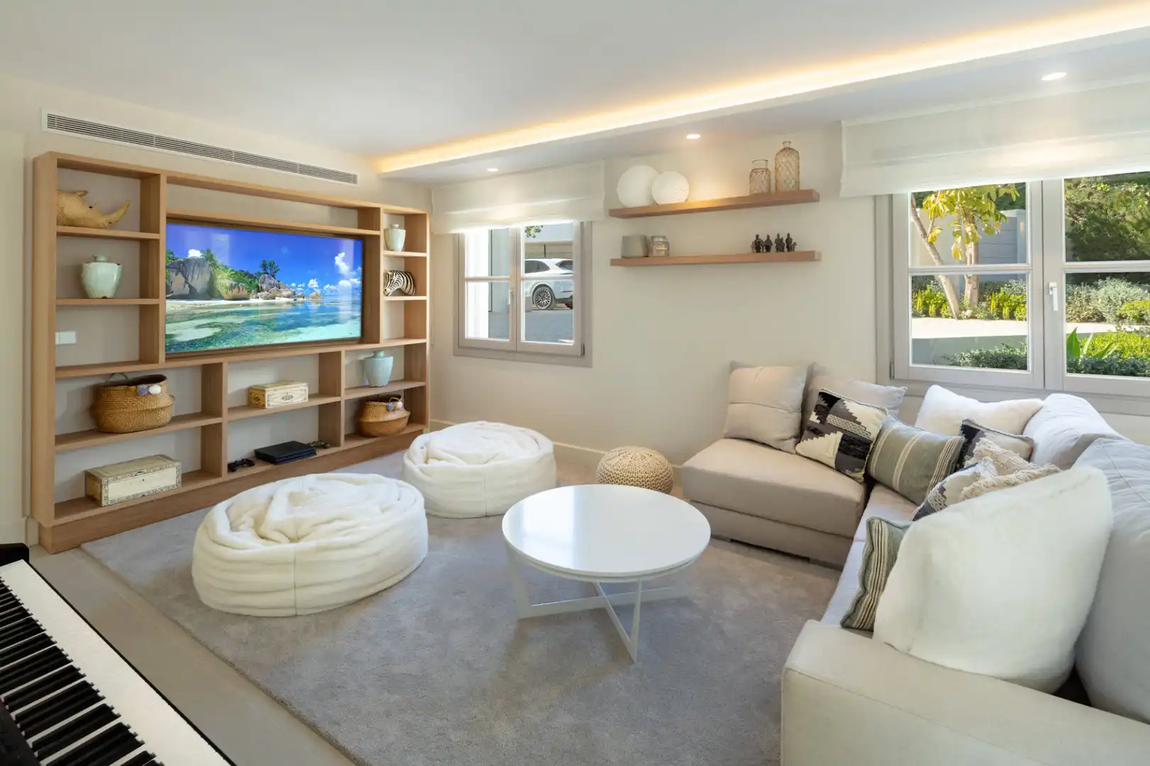 Sala d'estar de Casa o xalet en venda en Marbella amb Aire condicionat, Jardí privat i Terrassa