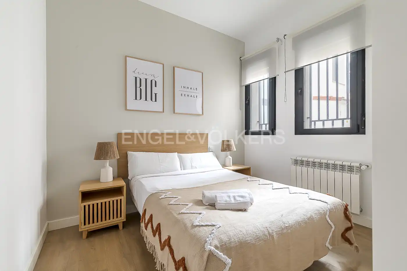 Dormitori de Apartament de lloguer en Madrid amb Aire condicionat, Calefacció i Moblat