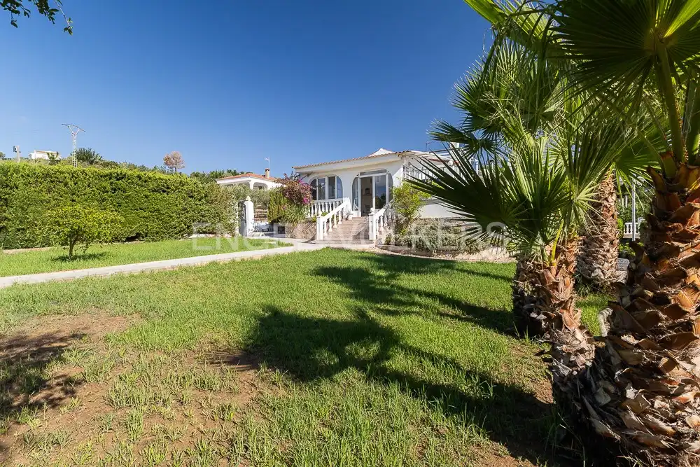 Vista exterior de Casa o chalet de alquiler en Turís con Aire acondicionado, Calefacción y Jardín privado