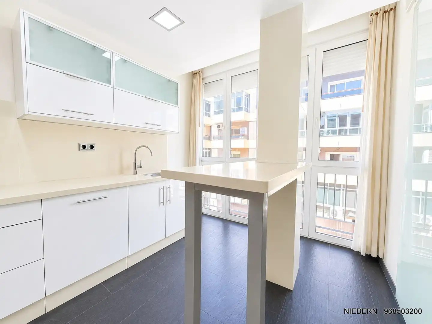 Cocina de Piso de alquiler en Cartagena con Aire acondicionado, Parquet y Amueblado