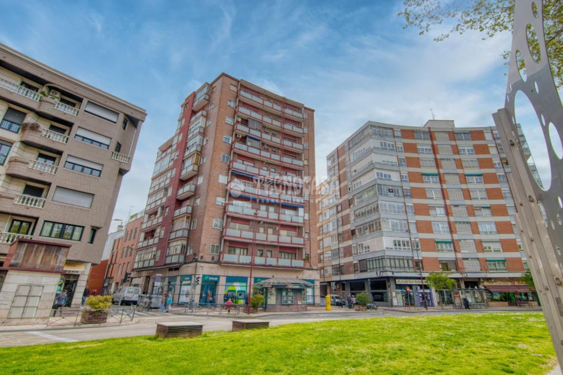 Vista exterior de Pis en venda en Valladolid Capital amb Calefacció i Terrassa