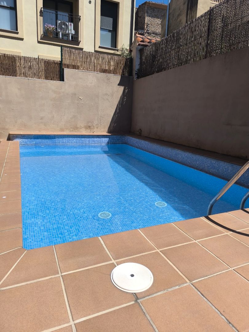 Piscina de Pis de lloguer en Begur amb Aire condicionat, Calefacció i Moblat