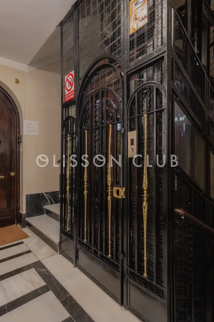 Flat for sale in Madrid  with Air Conditioner, Heating and Storage room