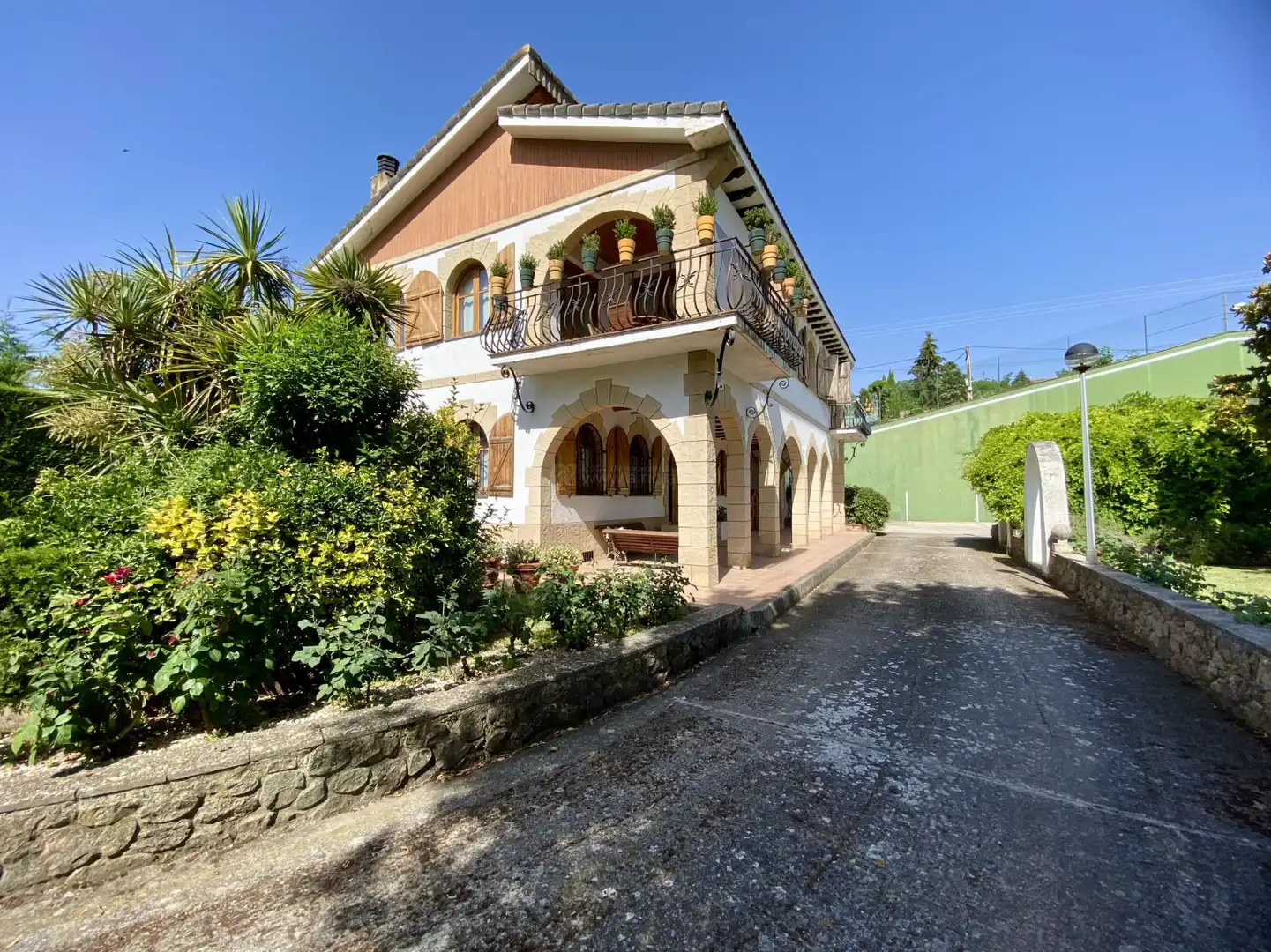 Vista exterior de Casa o xalet en venda en Nalda amb Calefacció, Jardí privat i Terrassa