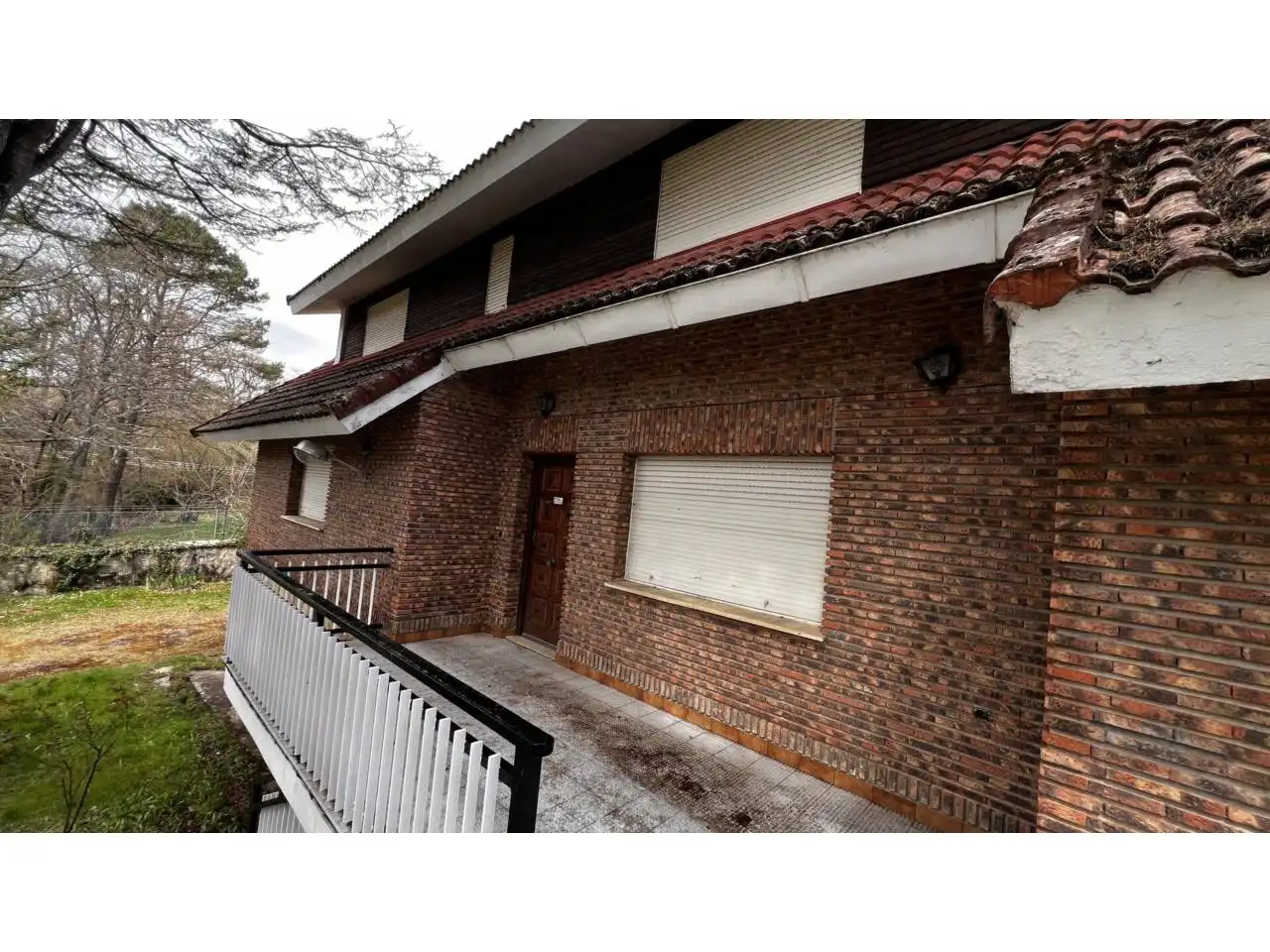 Vista exterior de Casa o xalet en venda en Merindad de Montija amb Calefacció, Jardí privat i Parquet